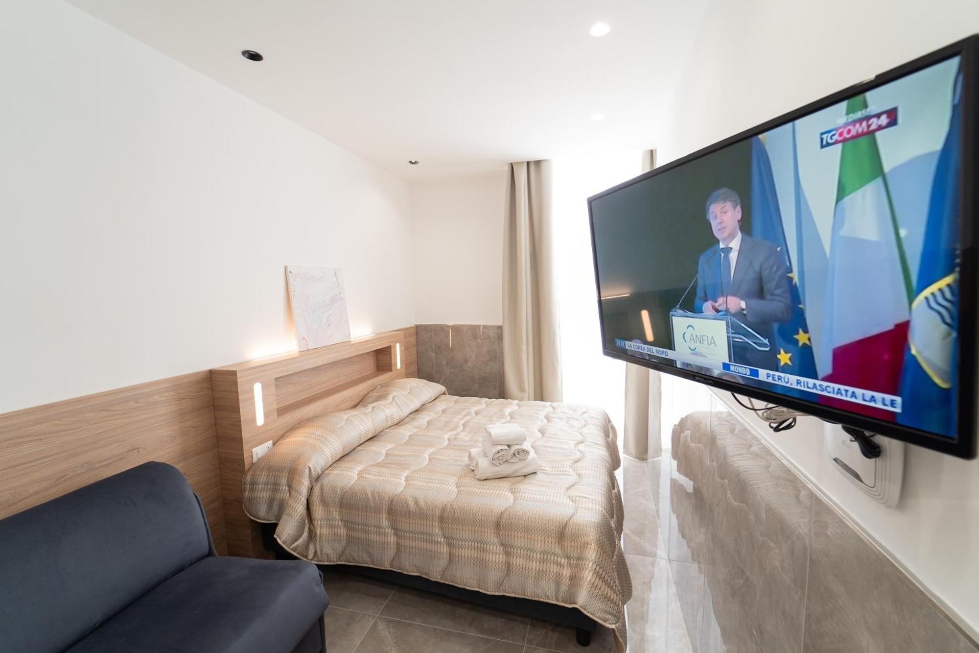 Toledo H, Naples Historical Center, By Clapa Group Hotel Room photo