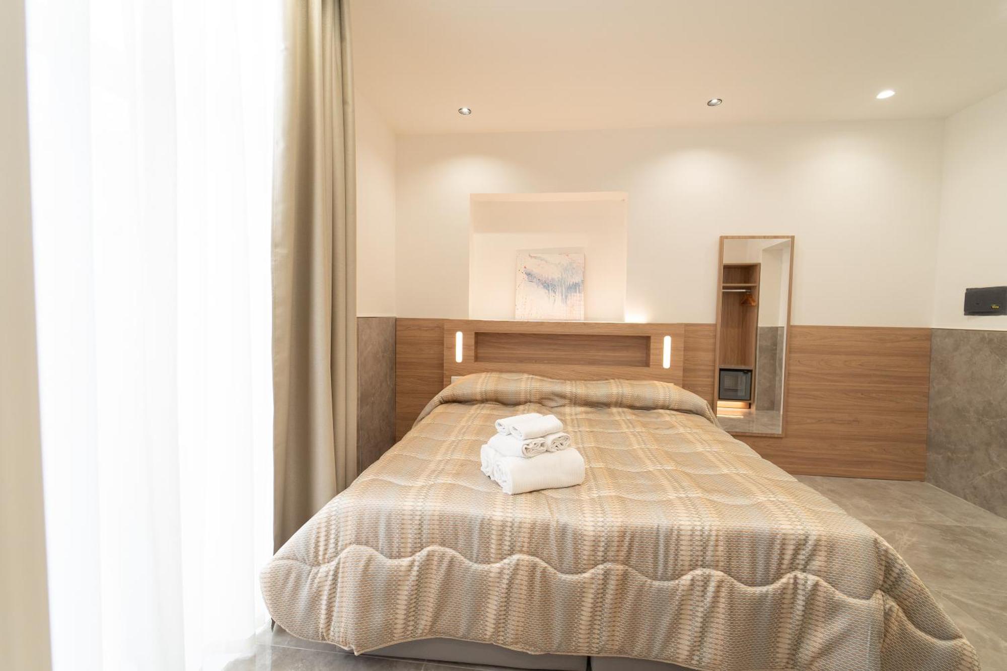 Toledo H, Naples Historical Center, By Clapa Group Hotel Room photo