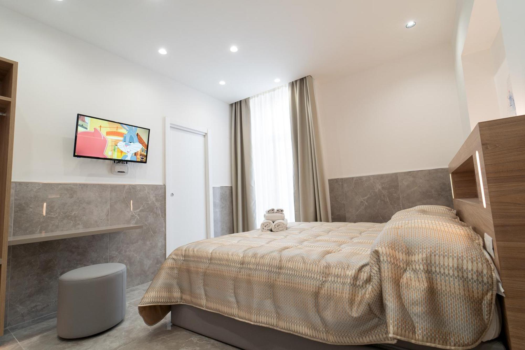 Toledo H, Naples Historical Center, By Clapa Group Hotel Room photo