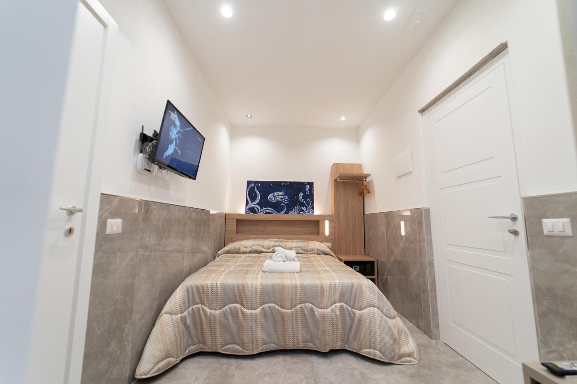 Toledo H, Naples Historical Center, By Clapa Group Hotel Room photo