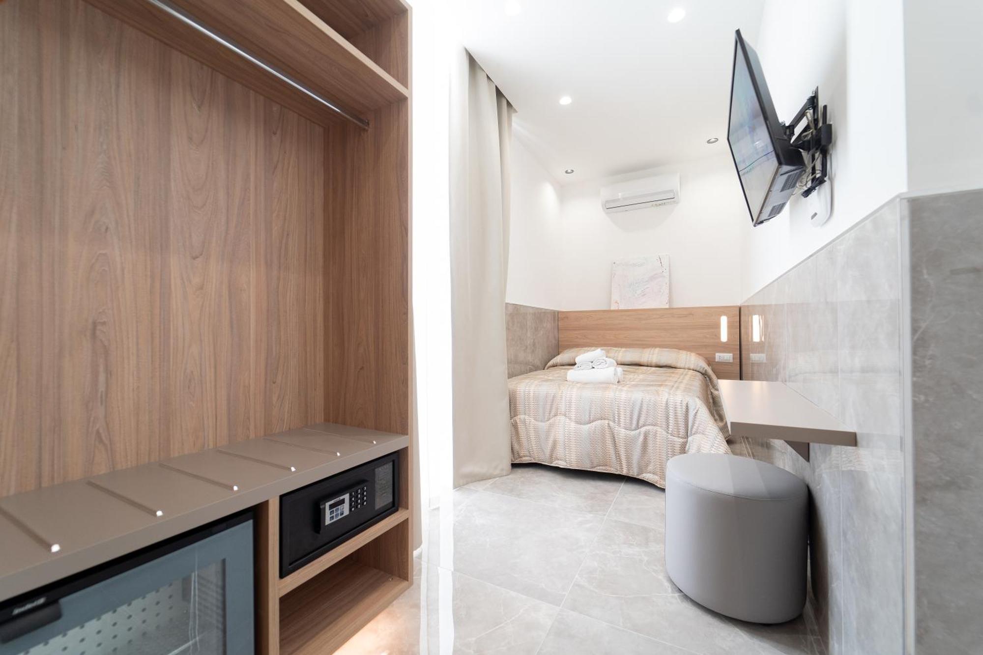 Toledo H, Naples Historical Center, By Clapa Group Hotel Room photo