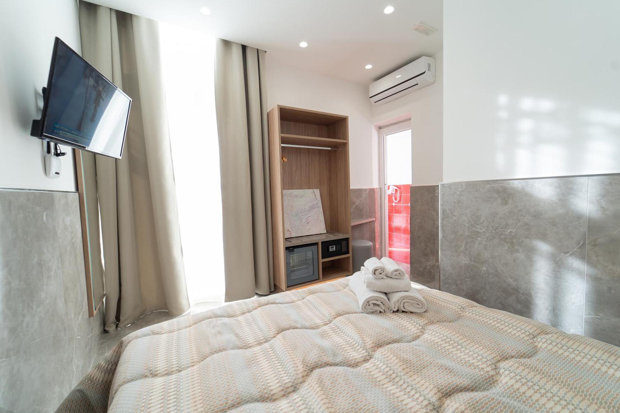Toledo H, Naples Historical Center, By Clapa Group Hotel Room photo